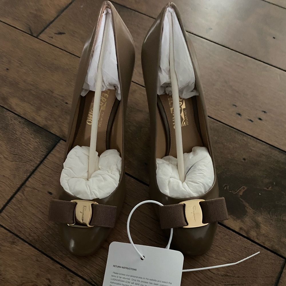 Women’s Salvatore Ferragamo pumps